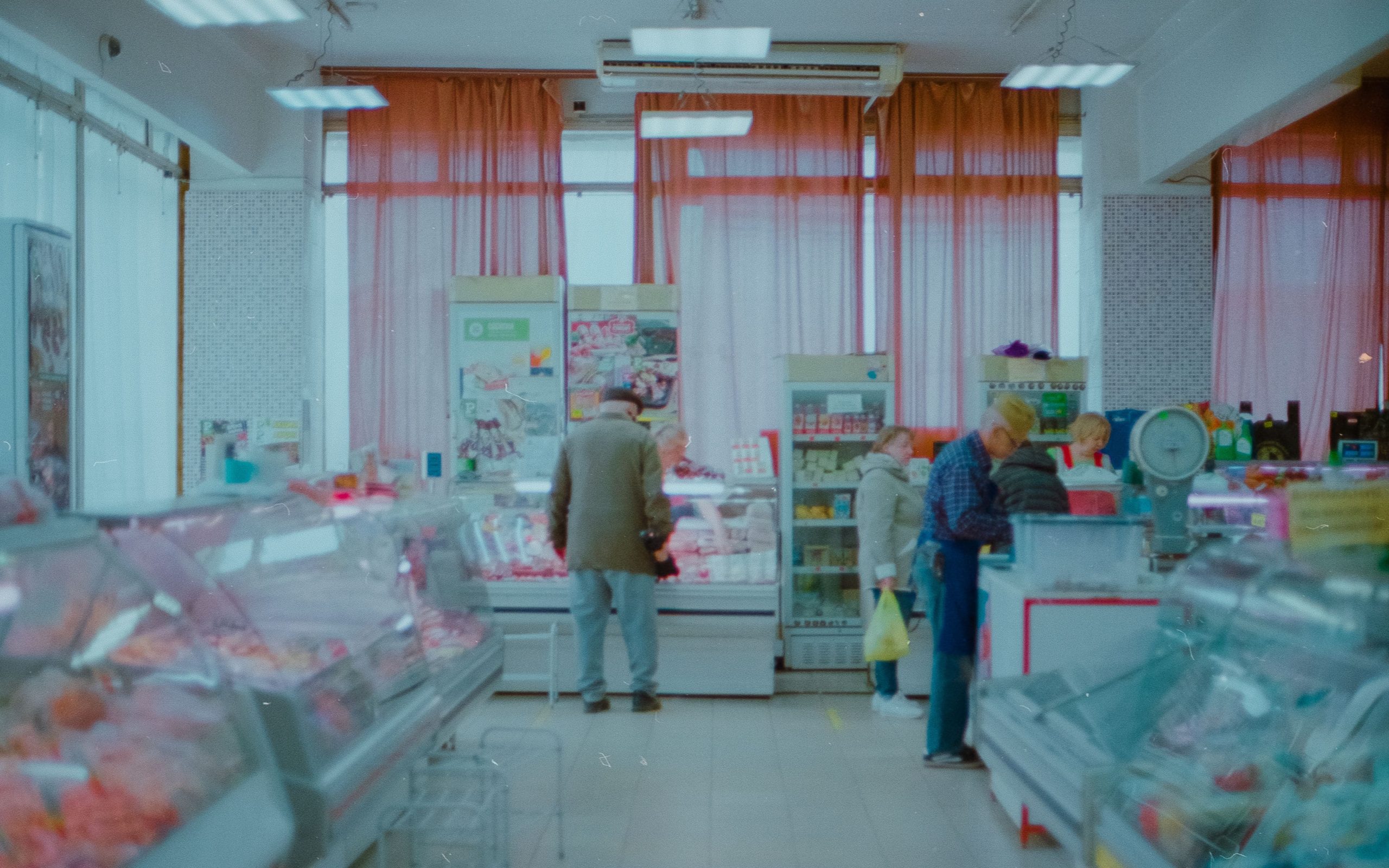 supermarket with people shopping